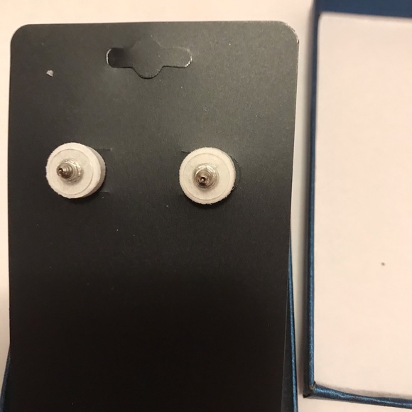 Earrings - Picture 2 of 3